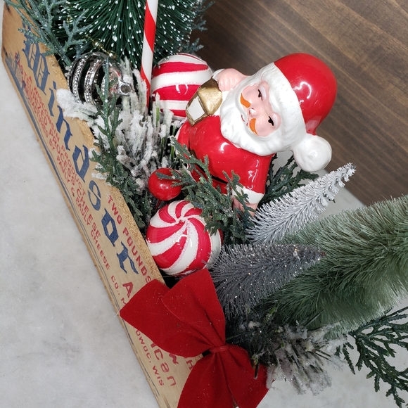 Vintage Windsor American cheese box Christmas decor with vintage Santa - Picture 6 of 6